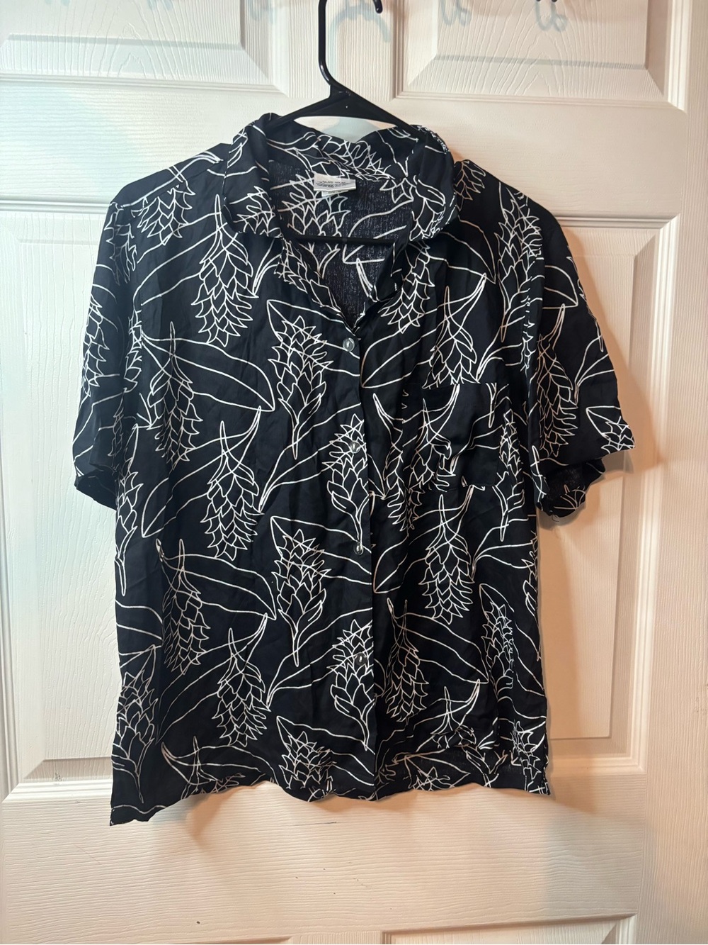 Men's Black Short-Sleeve Button-Down Shirt with White Tropical Line Print